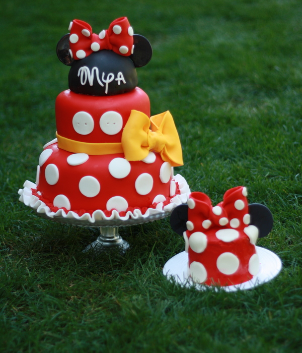 Minnie Decorated Cake