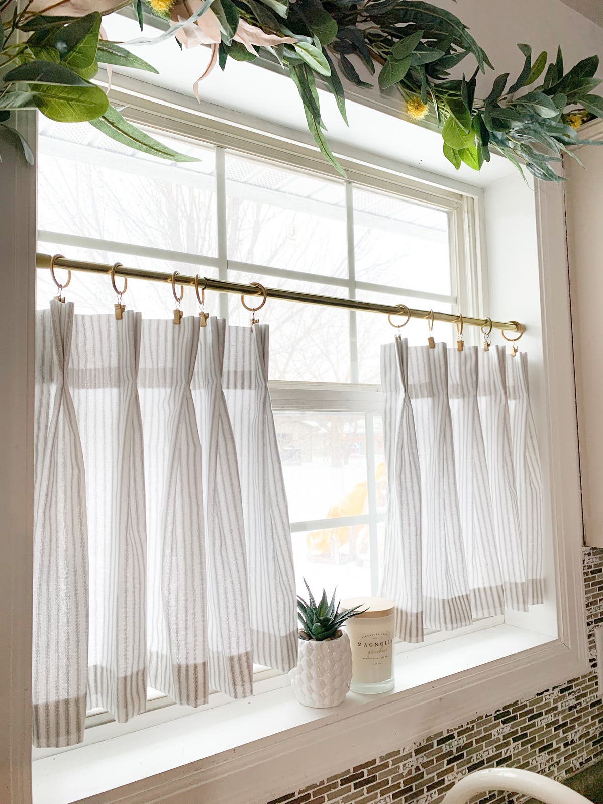 Kitchen Decoration With Window