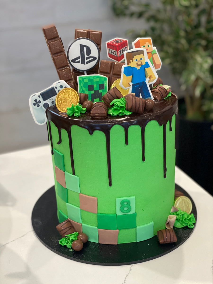 Minecraft decorated cake