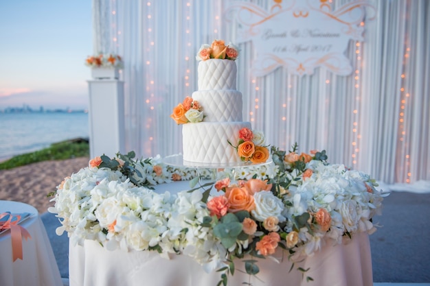 Bolo de Casamento Na Praia