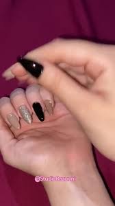 unhas-decoradas-bege-e-preto