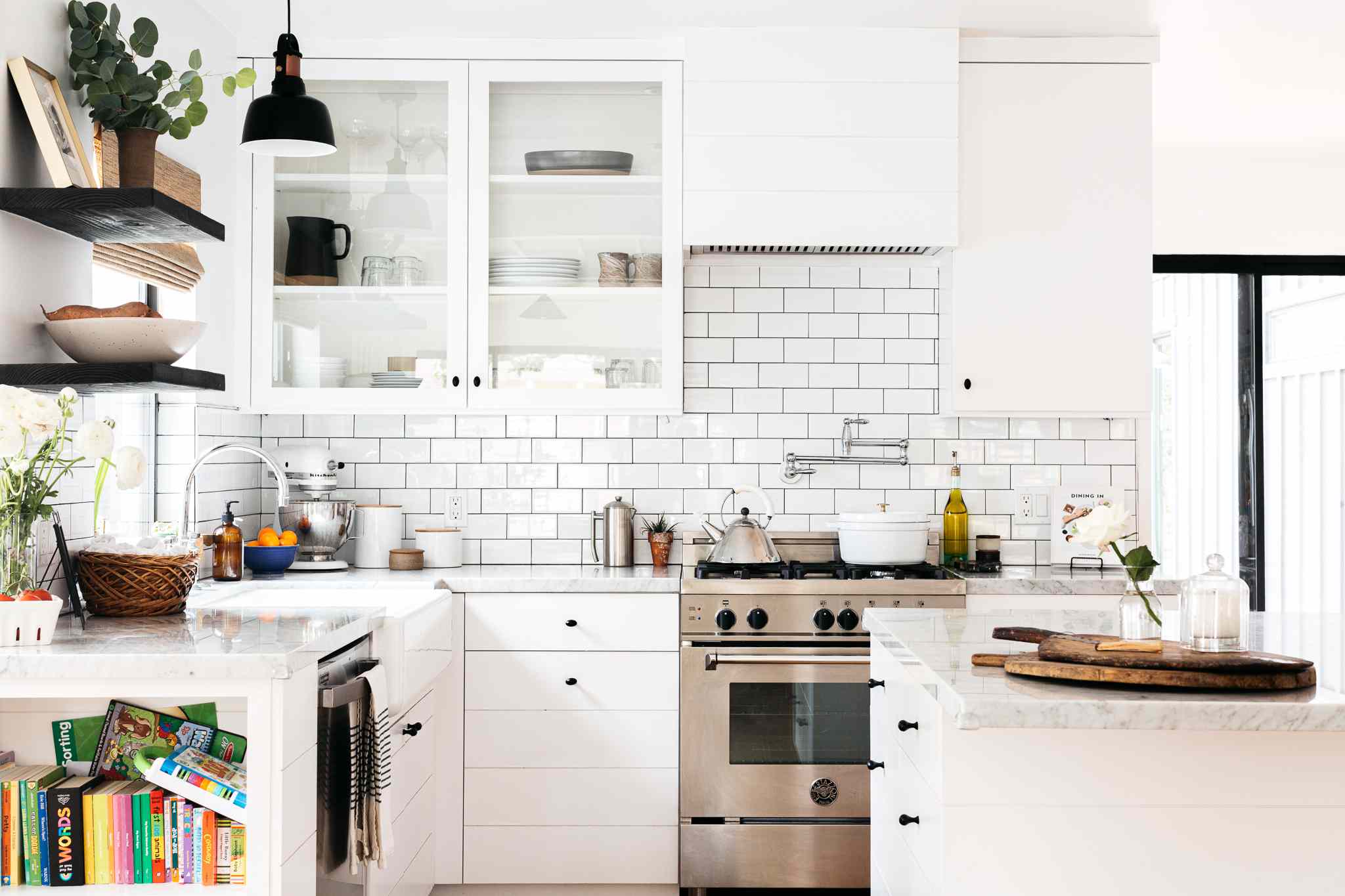 Black And White Kitchen Decoration