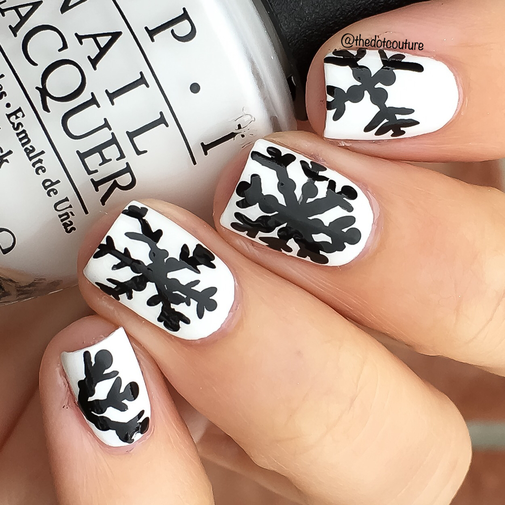 Decorated nails in black and white