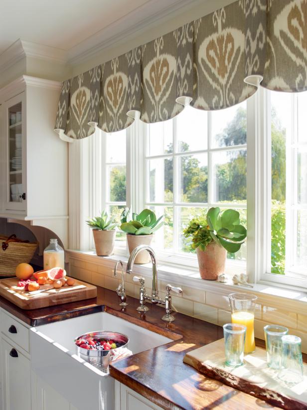 Kitchen Decoration With Window