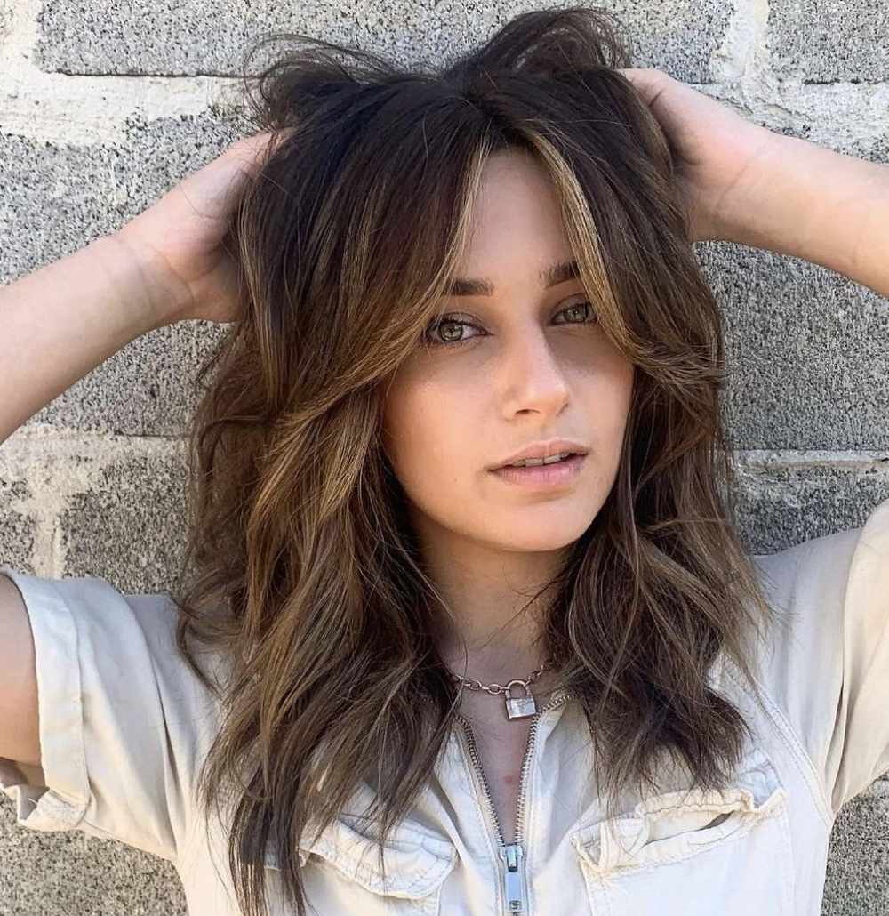 women's medium layered haircut