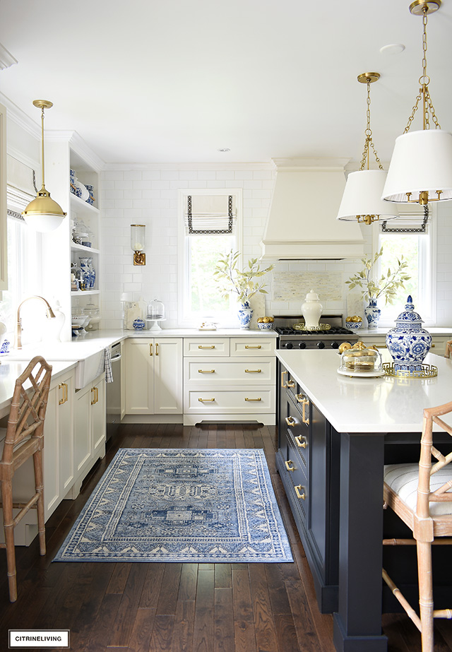 Decoration of White Kitchens