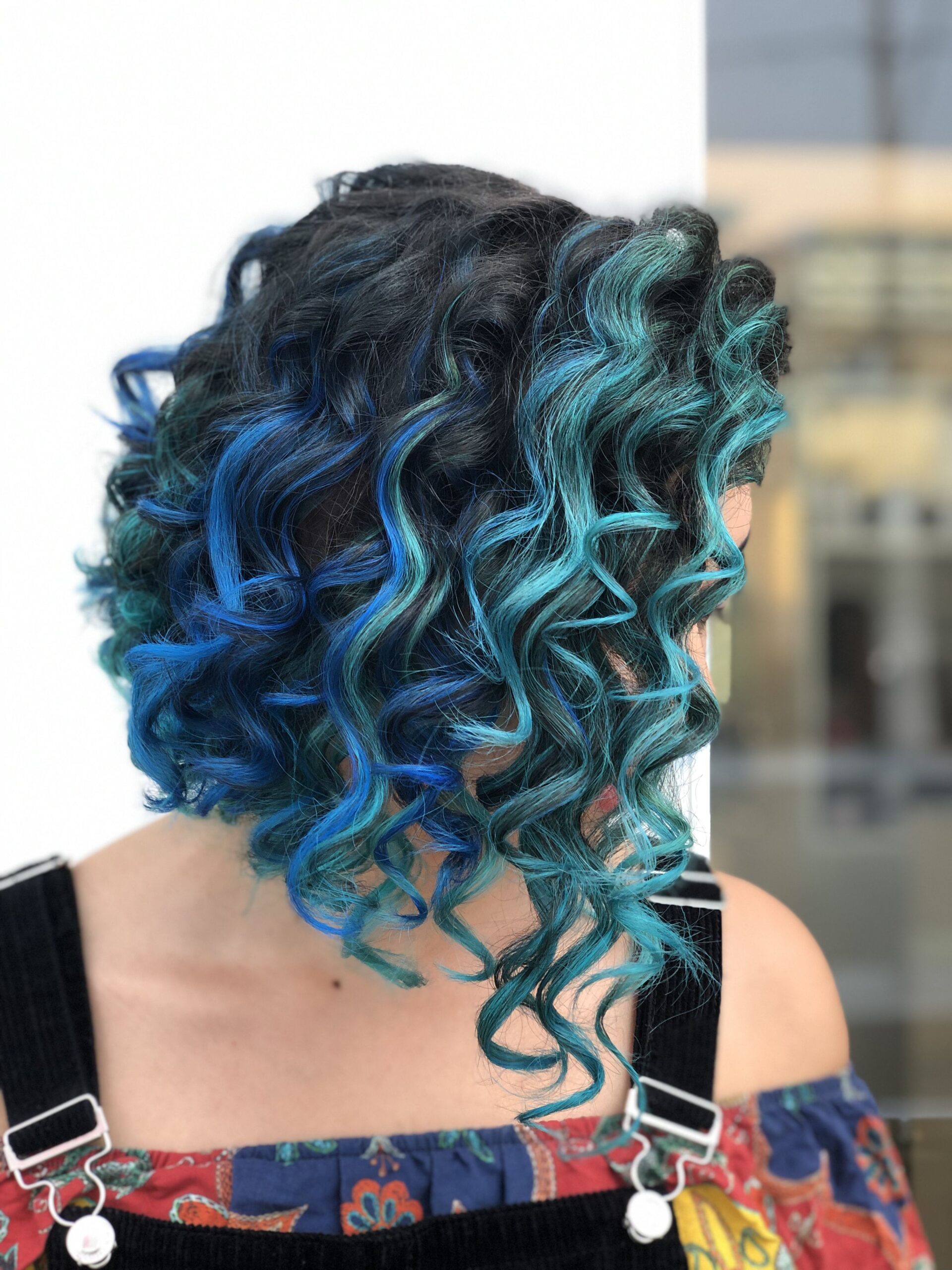 Cabelo Cacheado Azul