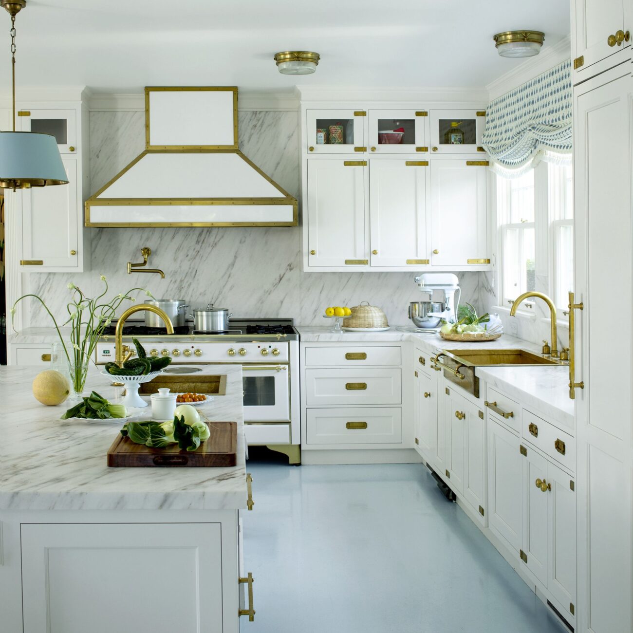 white kitchen decor