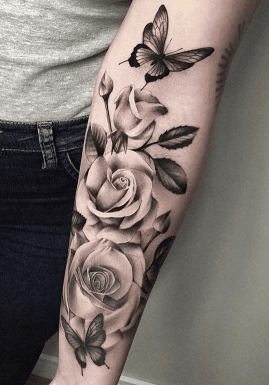 tatuagem feminina no antebraço flores