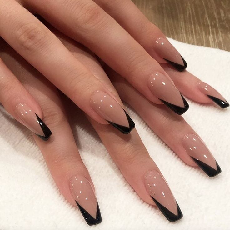 unhas-decoradas-bege-e-preto