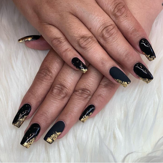 unhas-decoradas-preto-com-dourado