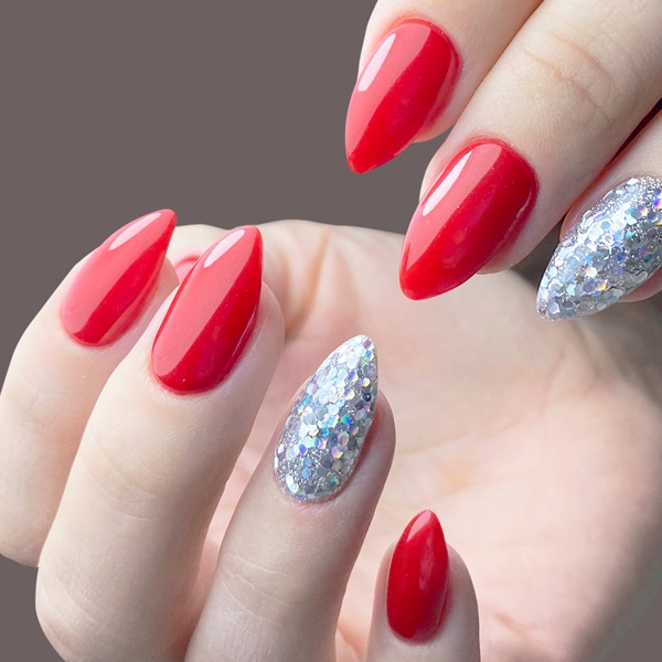 unhas-vermelhas-com-glitter