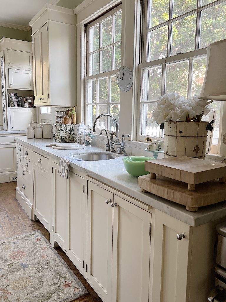 Decoration of White Kitchens