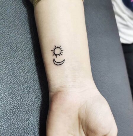 tatuagem-feminina-sol-e-lua