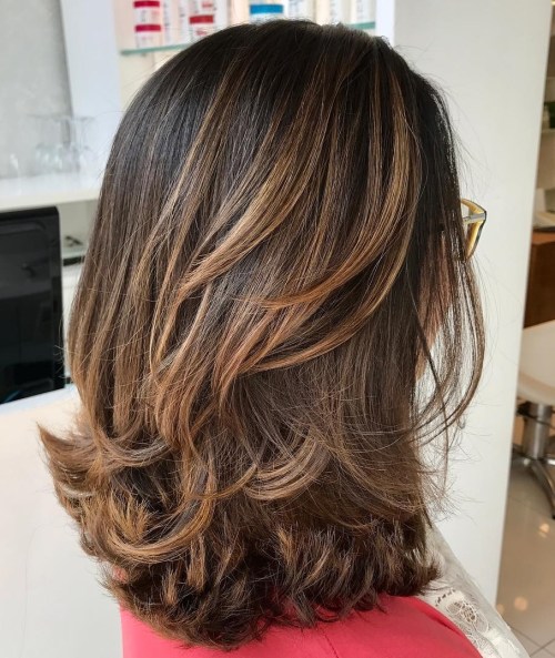 women's medium layered haircut