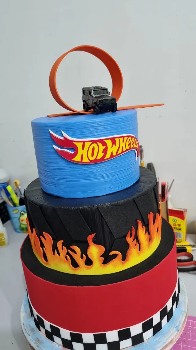 bolo-decorado-hot-wheels