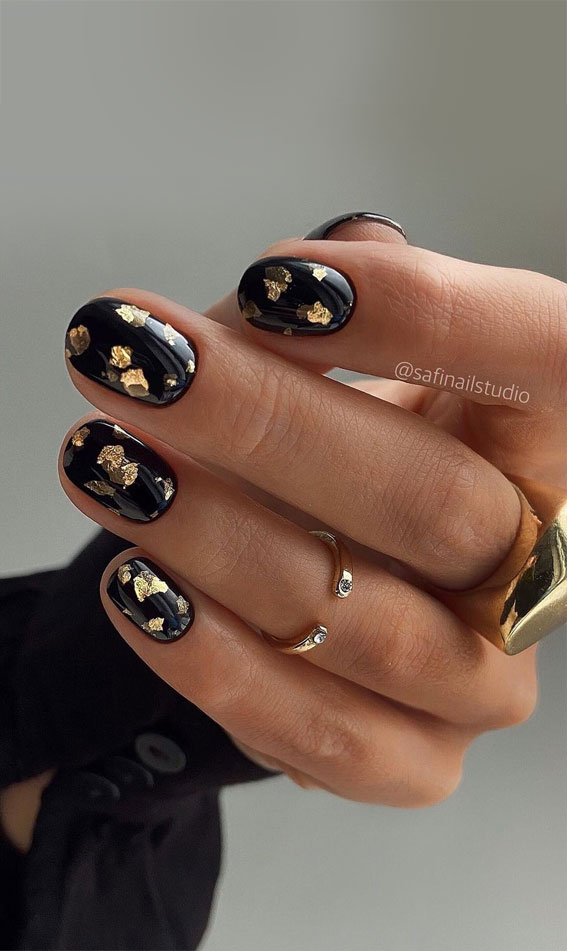 unhas-decoradas-preto-com-dourado