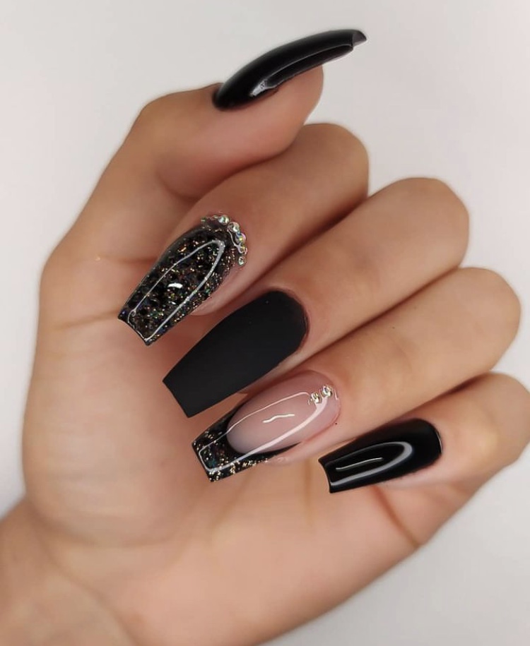 unhas-grandes-pretas