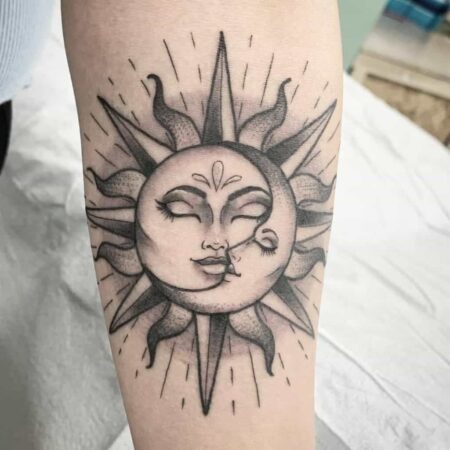 tatuagem-feminina-sol-e-lua