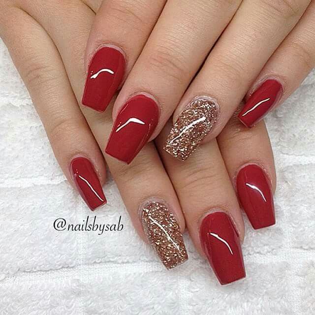 unhas-vermelhas-com-glitter