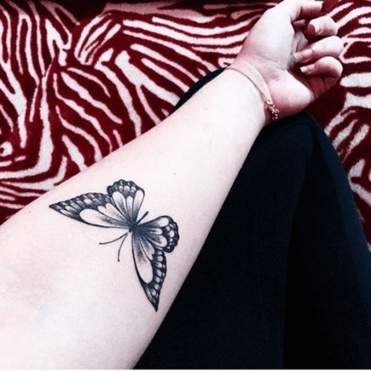 tatuagem feminina no antebraço borboleta