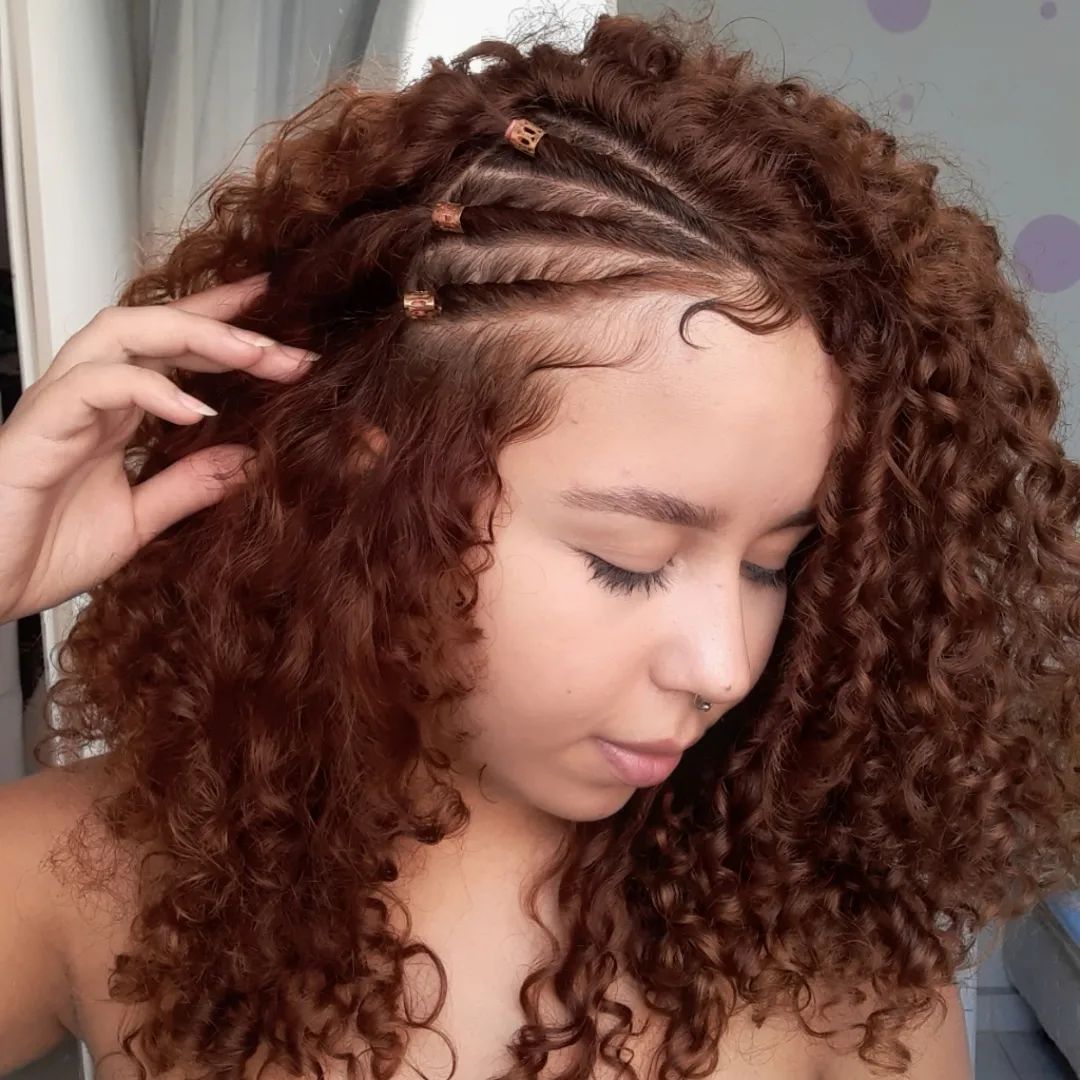 tranca-em-cabelo-cacheado