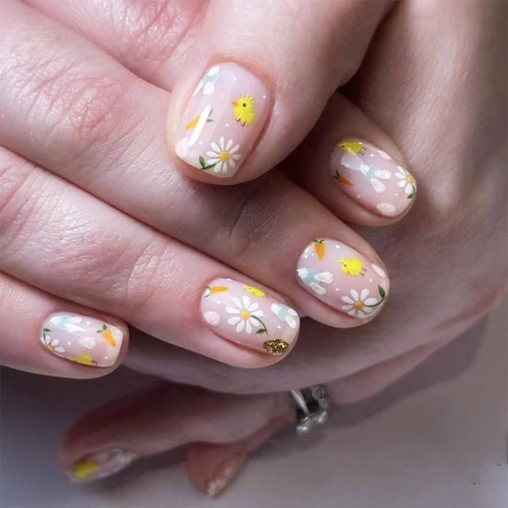 Daisy Decorated Nails