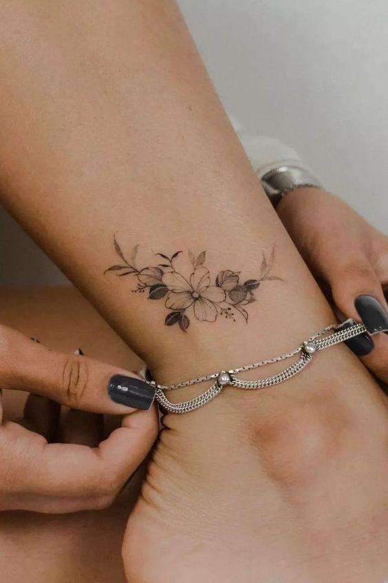 tatuagem feminina pequena