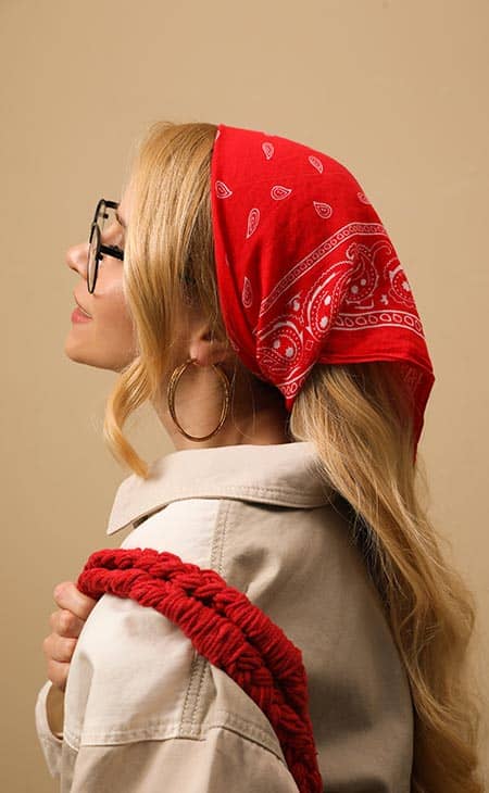 Feminine look with bandana