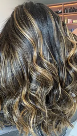 iluminada-em-cabelo-curto