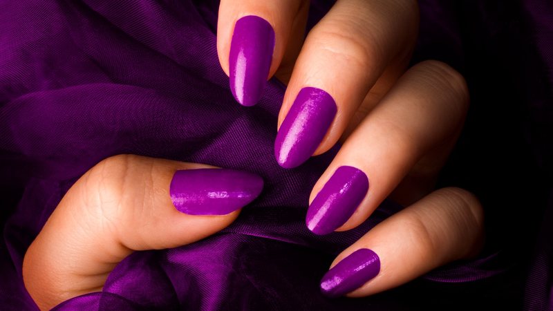 unhas-decoradas-de-roxo