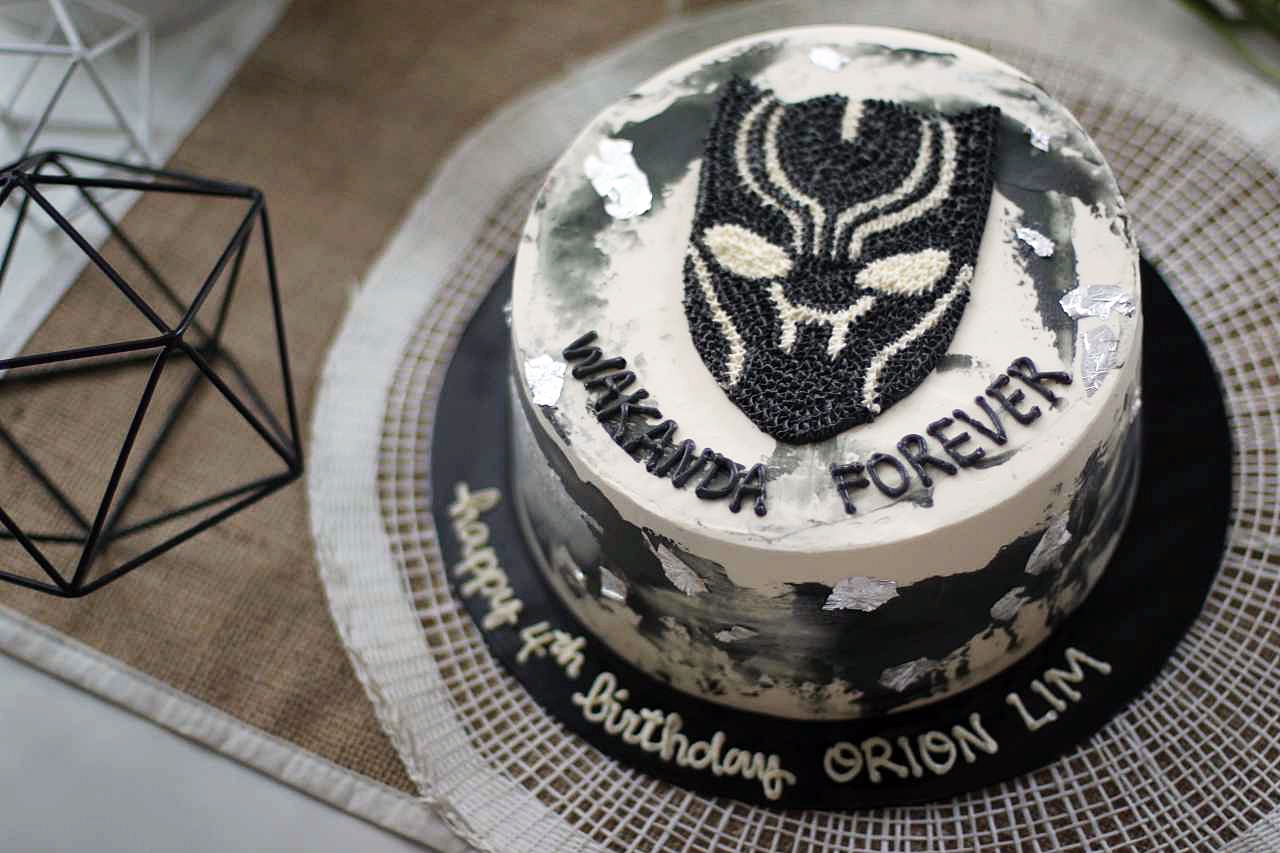 black panther cake