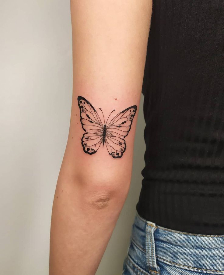 Tatuagem de Borboleta no Braço Delicada