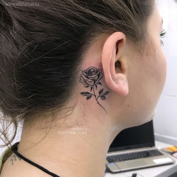 Tatuagem Feminina No Pescoço Delicada pequena