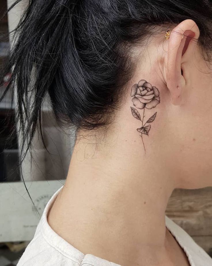 Tatuagem Feminina No Pescoço Delicada pequena