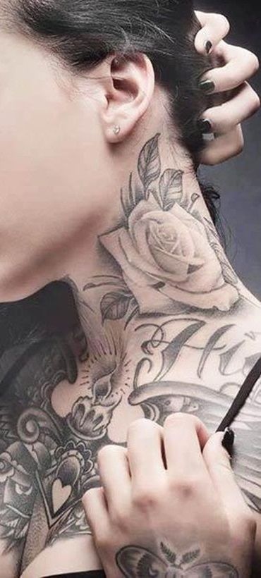 Tatuagem Feminina No Pescoço Grande