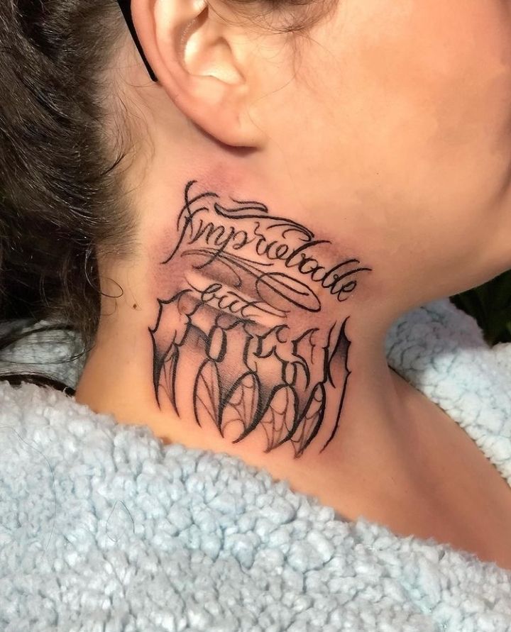 Tatuagem Feminina No Pescoço Grande