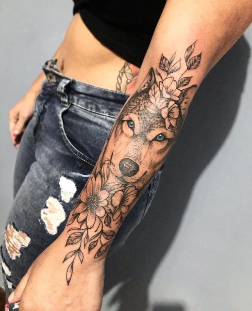 tatuagem de lobo feminina delicada