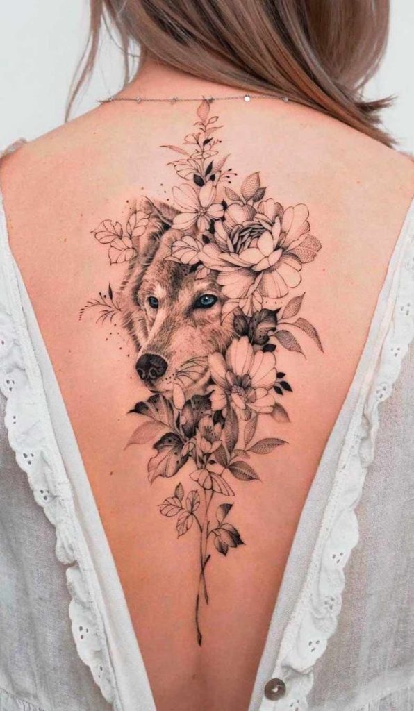 tatuagem de lobo feminina delicada