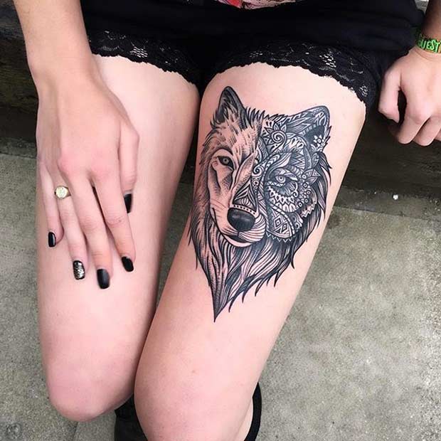 tatuagem de lobo feminina na coxa