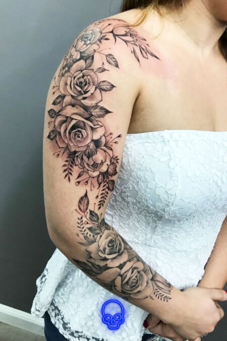 tatuagem-feminina-com-flores-no-braco