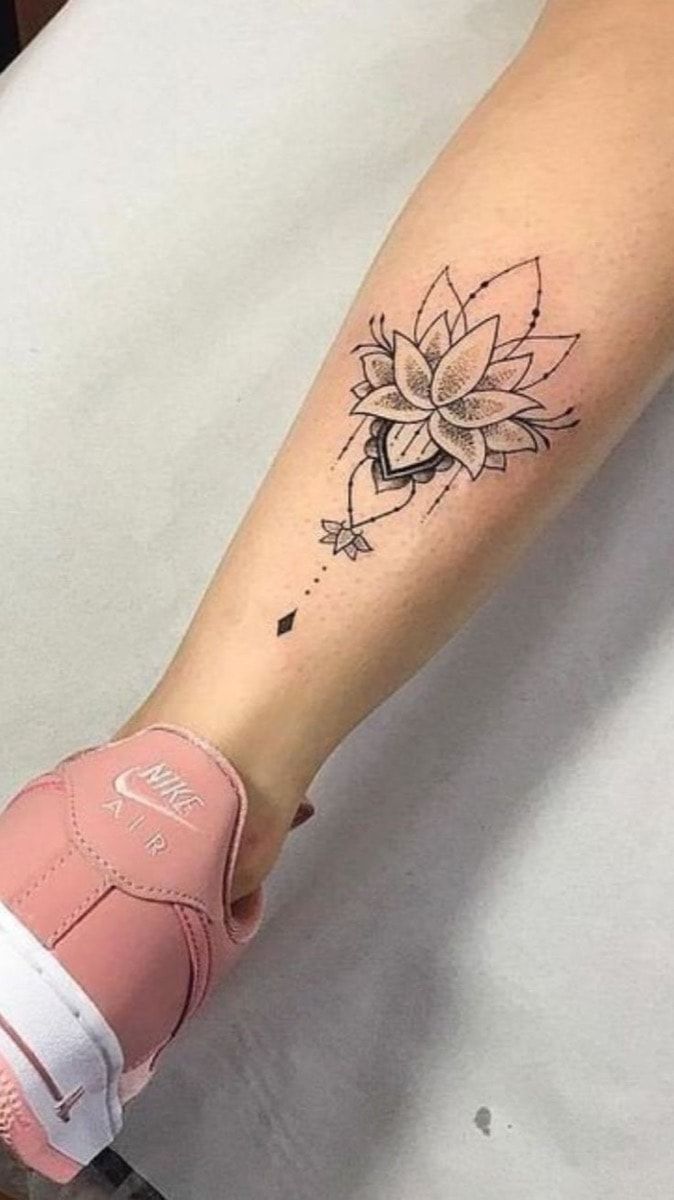 tatuagem feminina panturrilha