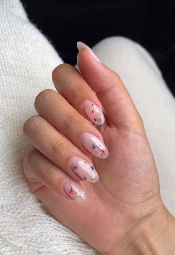 Ongles Décorés pour les Mariées