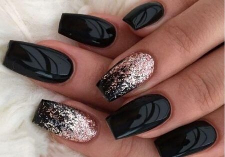 unhas-decoradas-preto-com-dourado