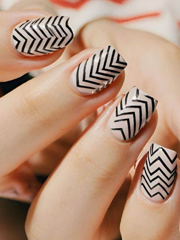 Zigzag Decorated Nail