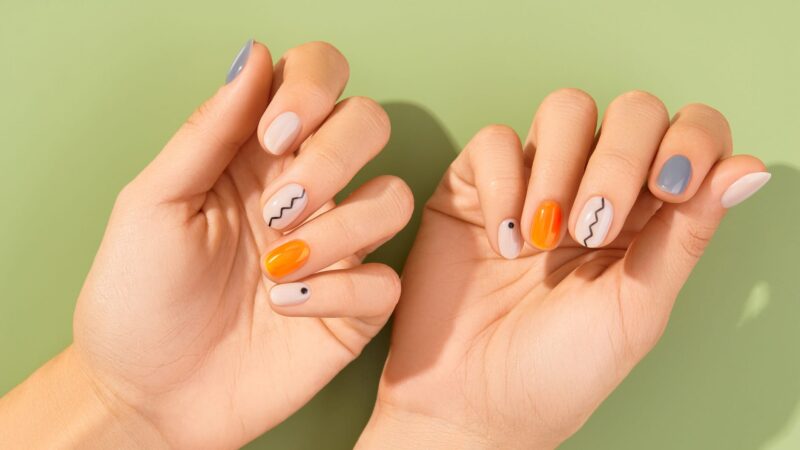 Zigzag Decorated Nail