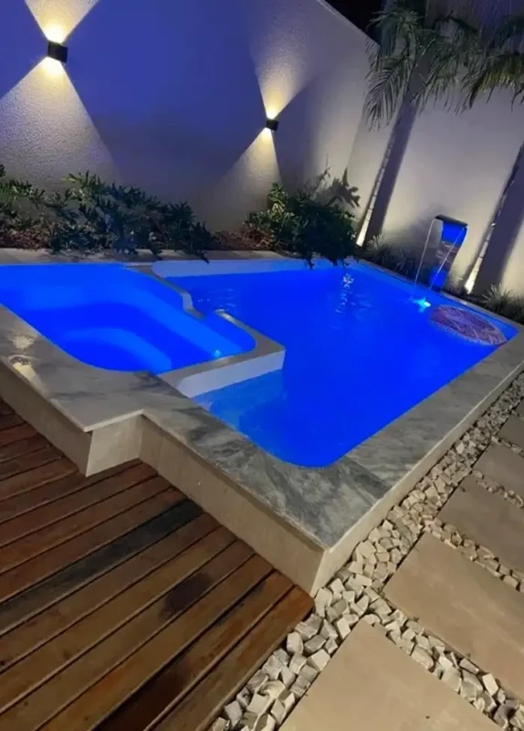 decoracao com piscina de fibra