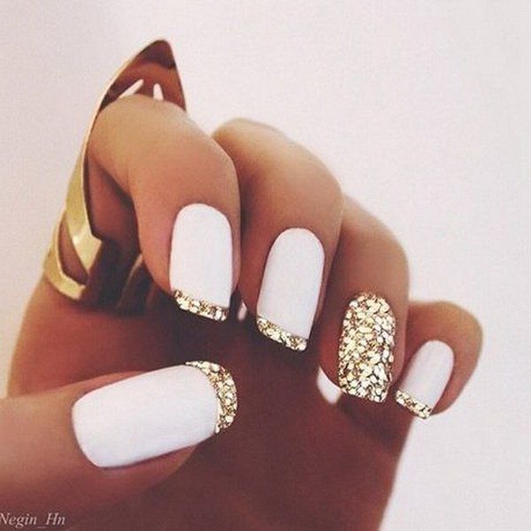 Decorated Nail White With Gold