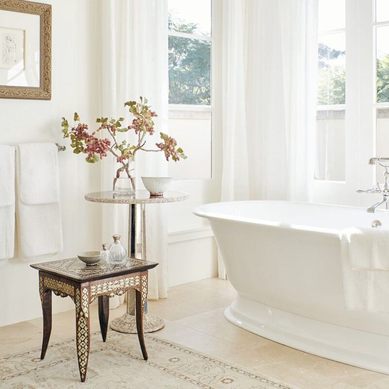 White Bathroom Decoration